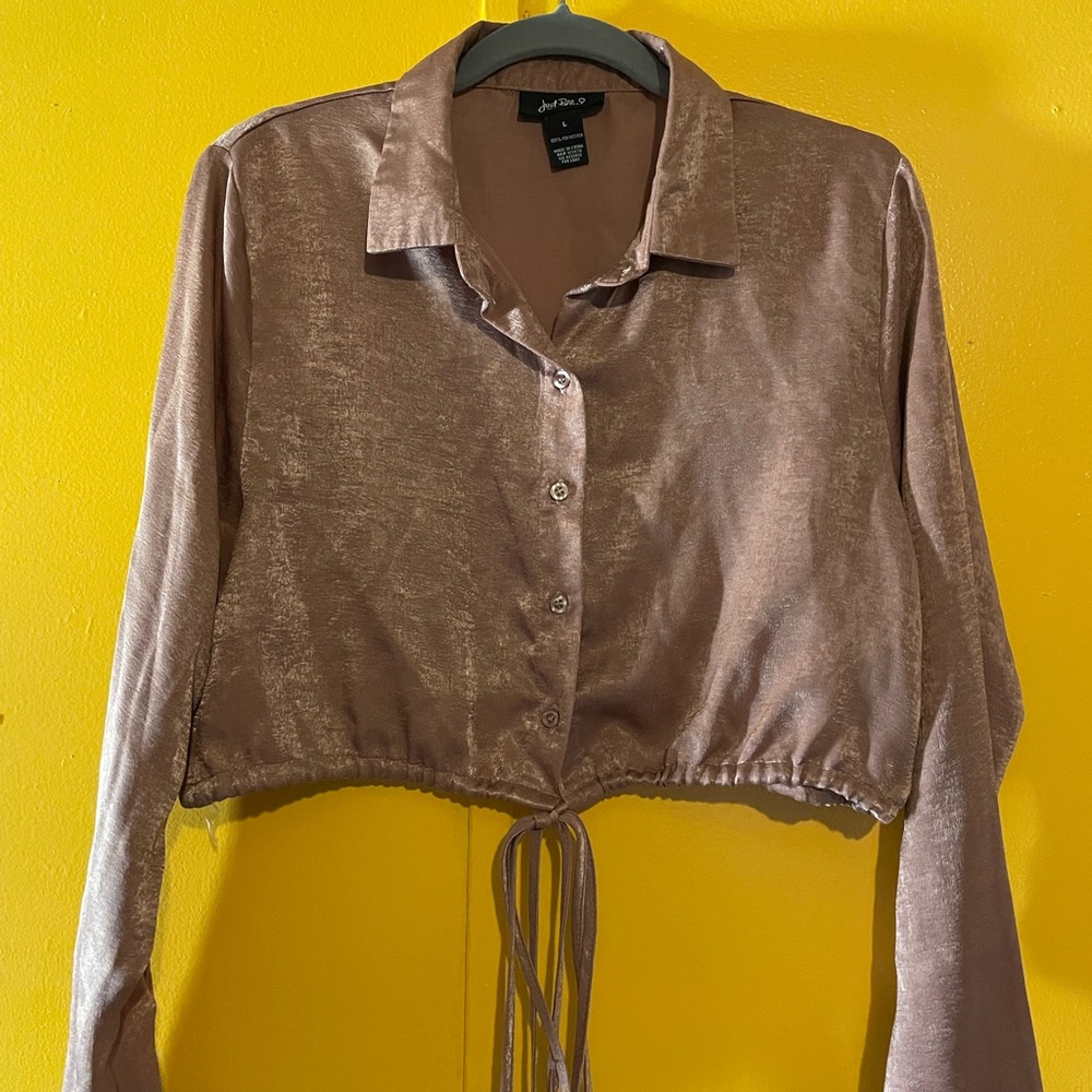 Size Large. The color is like rose gold